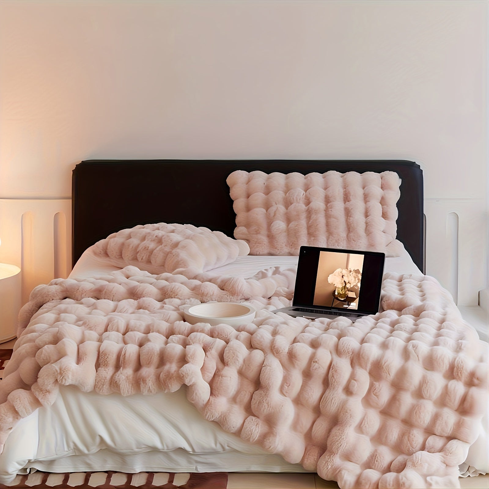 VelviLuxe – Faux Fur Fleece Blanket for Stylish All-Season Comfort