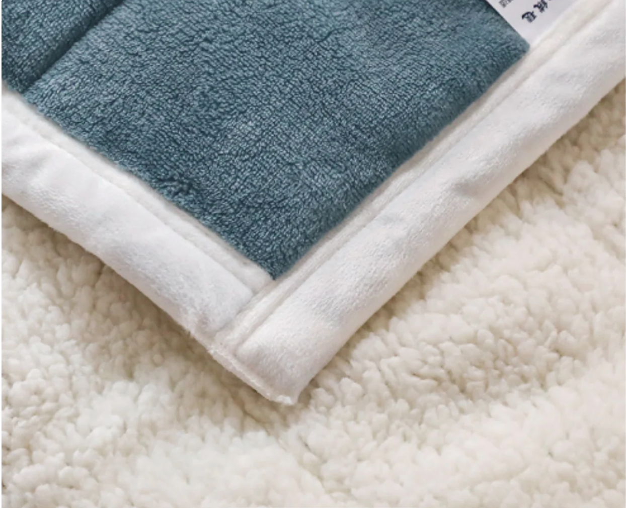 SnugFold – Triple-Layer Thermal Blanket
