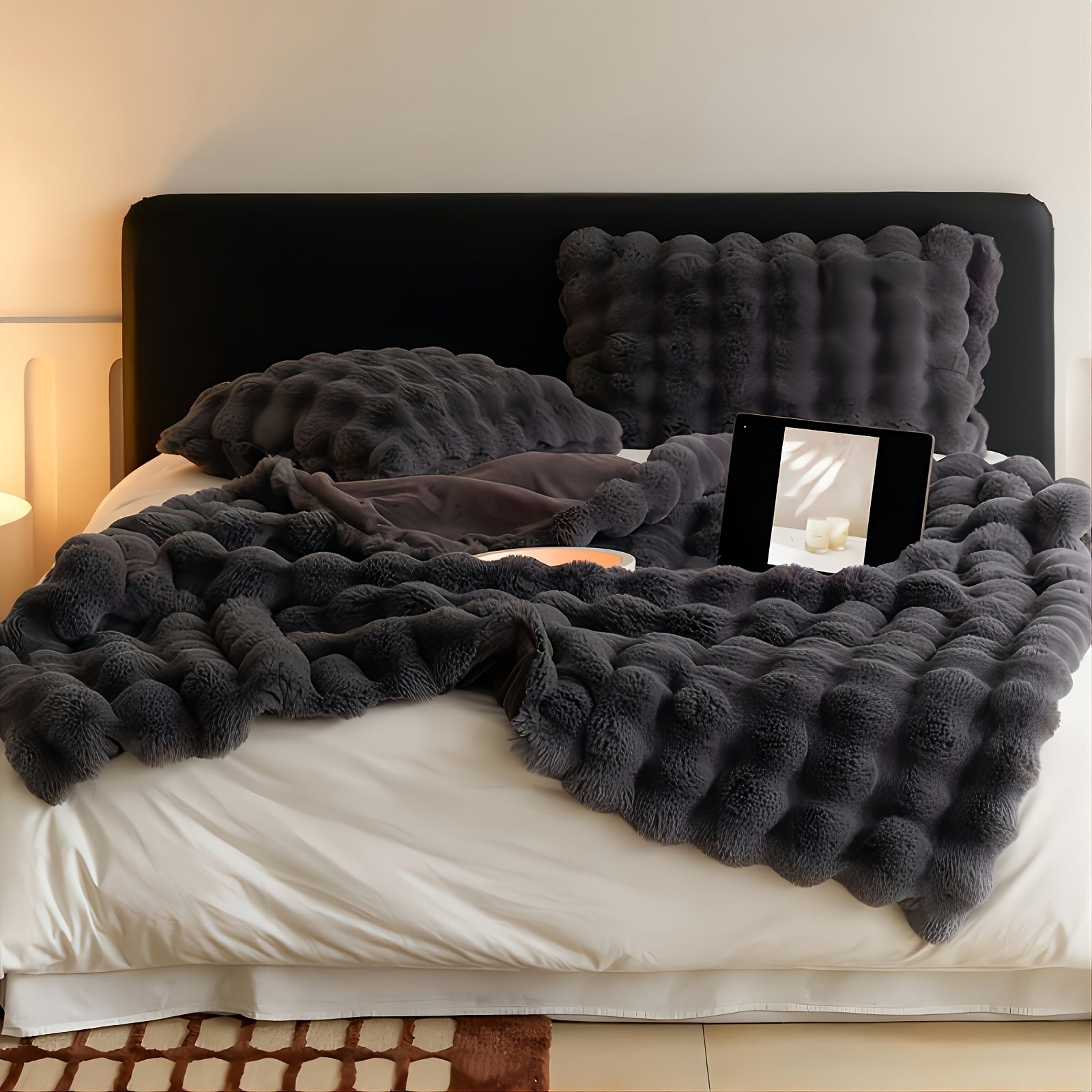 VelviLuxe – Faux Fur Fleece Blanket for Stylish All-Season Comfort