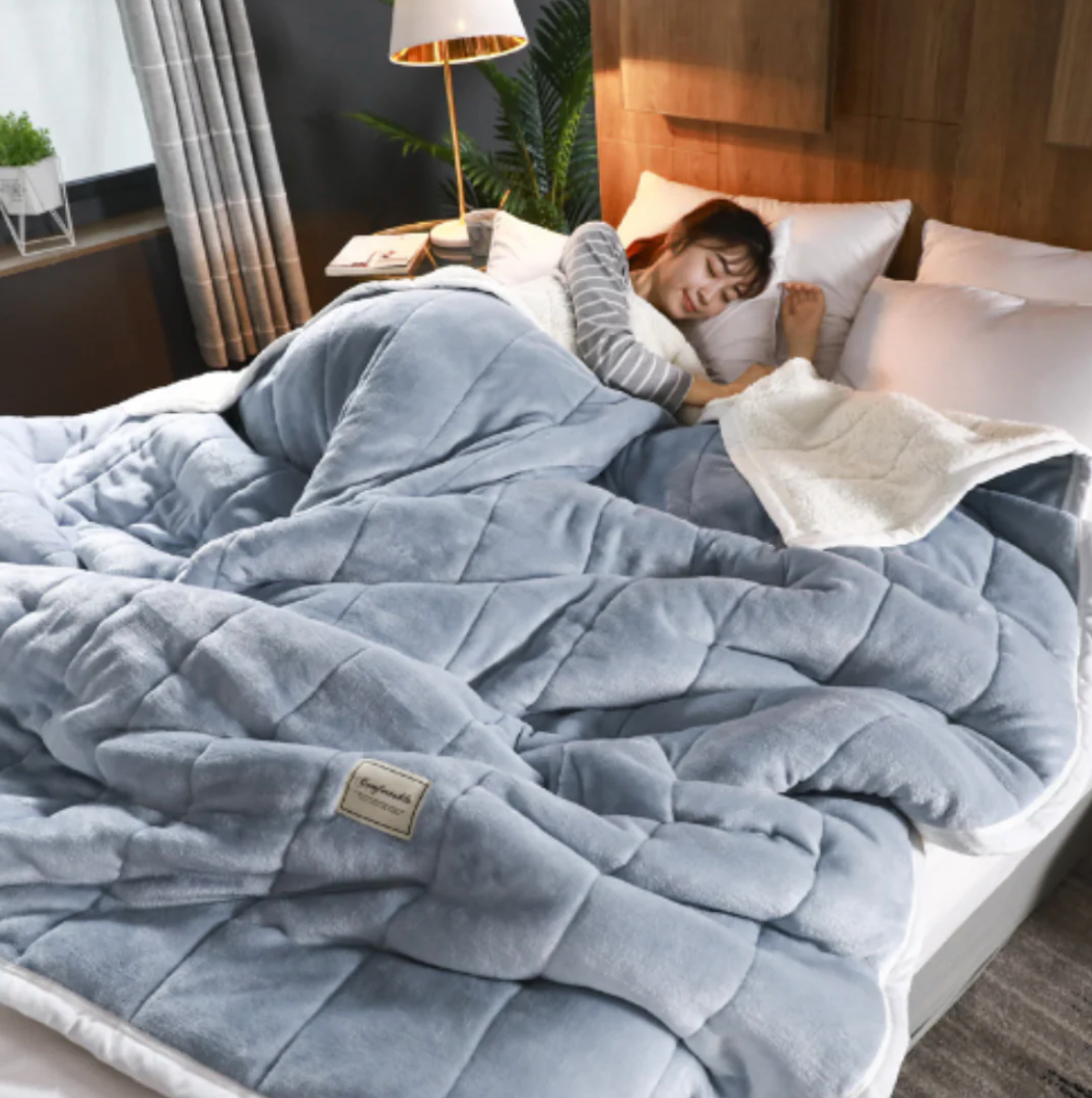 SnugFold – Triple-Layer Thermal Blanket
