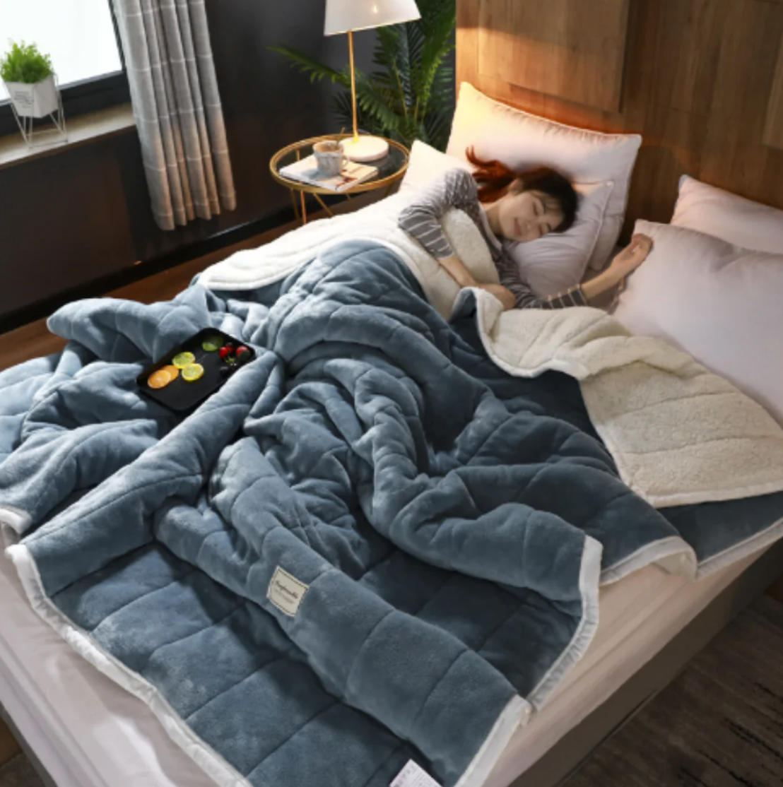 SnugFold – Triple-Layer Thermal Blanket