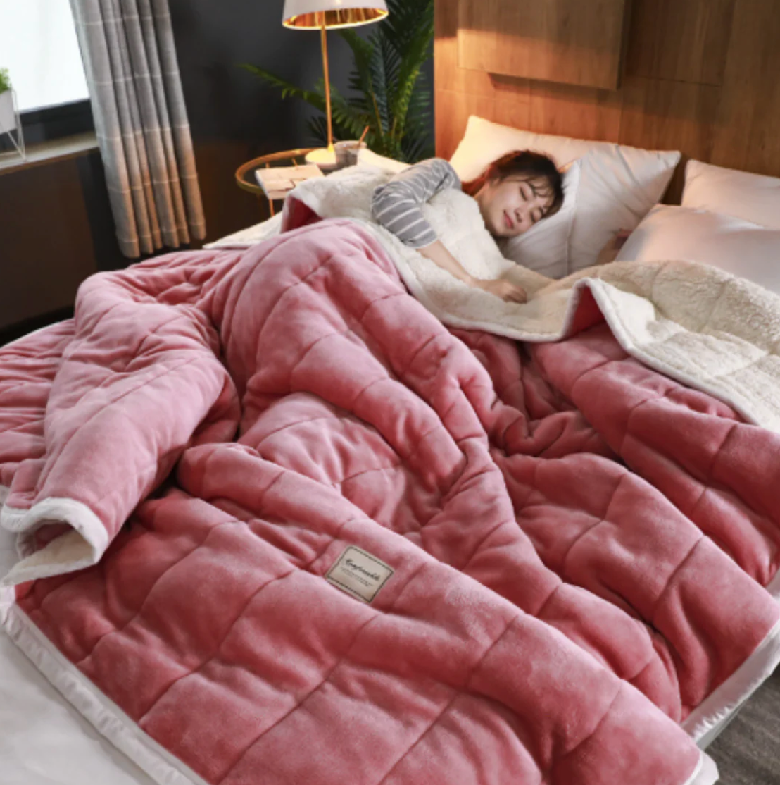 SnugFold – Triple-Layer Thermal Blanket