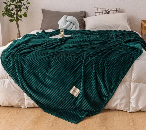 Solenza – Ultra-Soft Flannel Blanket for All-Season Comfort
