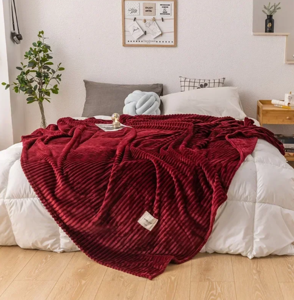 Solenza – Ultra-Soft Flannel Blanket for All-Season Comfort