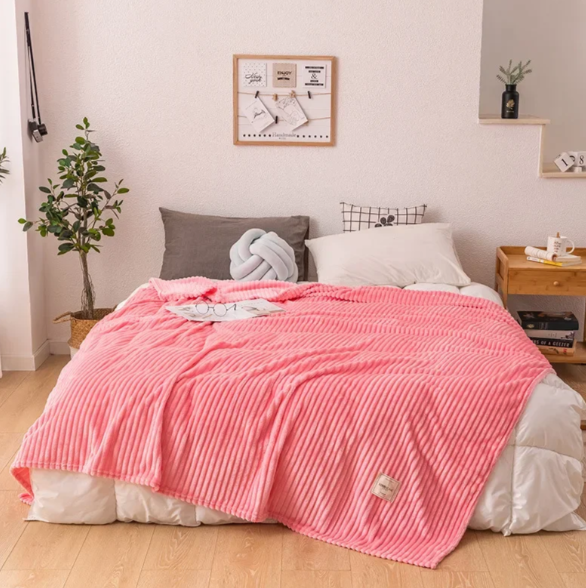 Solenza – Ultra-Soft Flannel Blanket for All-Season Comfort