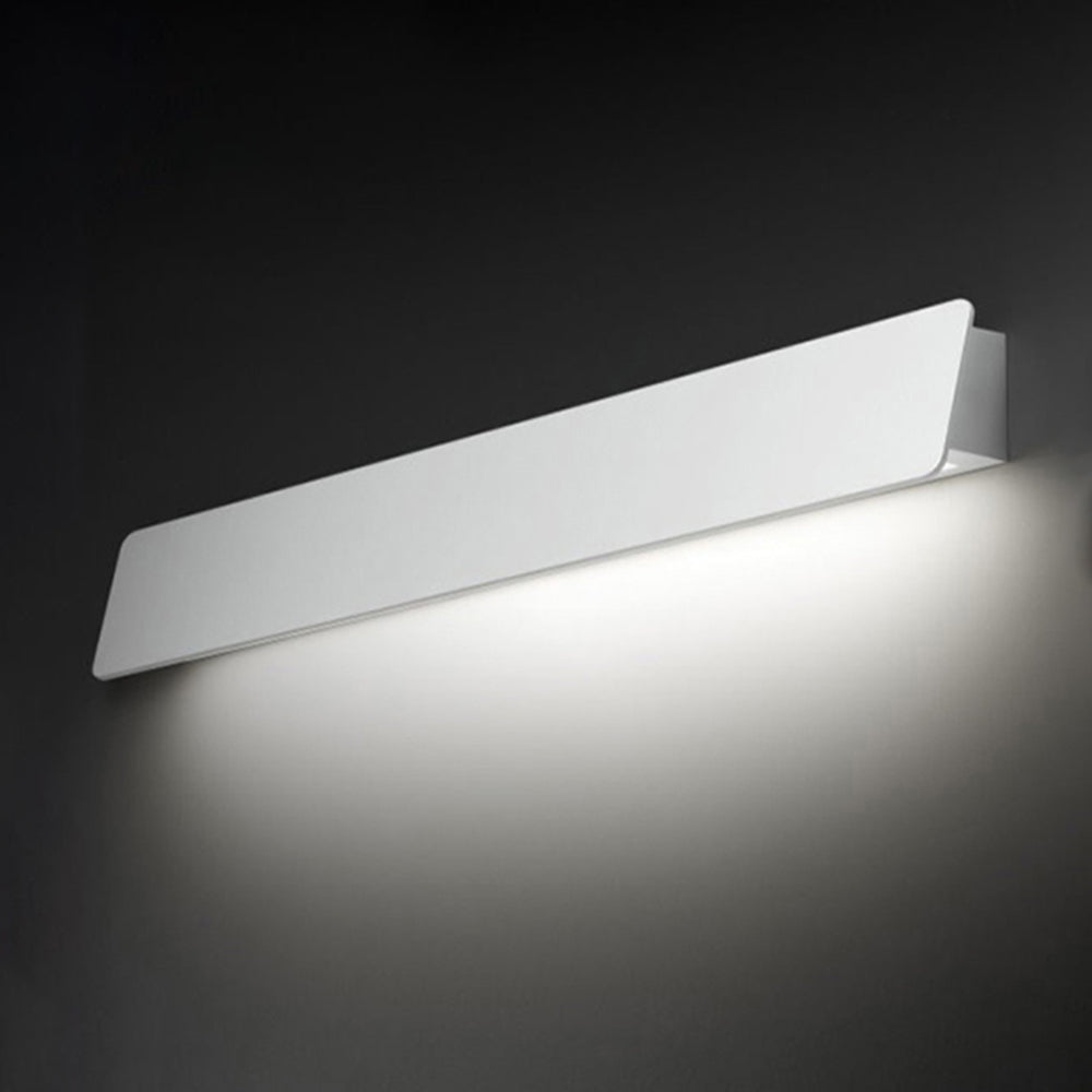 Solar LED Wall Light – Modern Outdoor Lighting