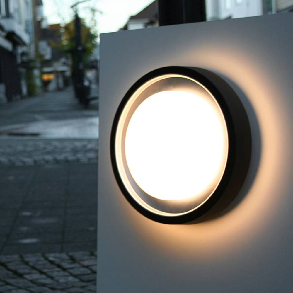 Paul® Solar Wall Light – Round Black Metal Design for Outdoor Use