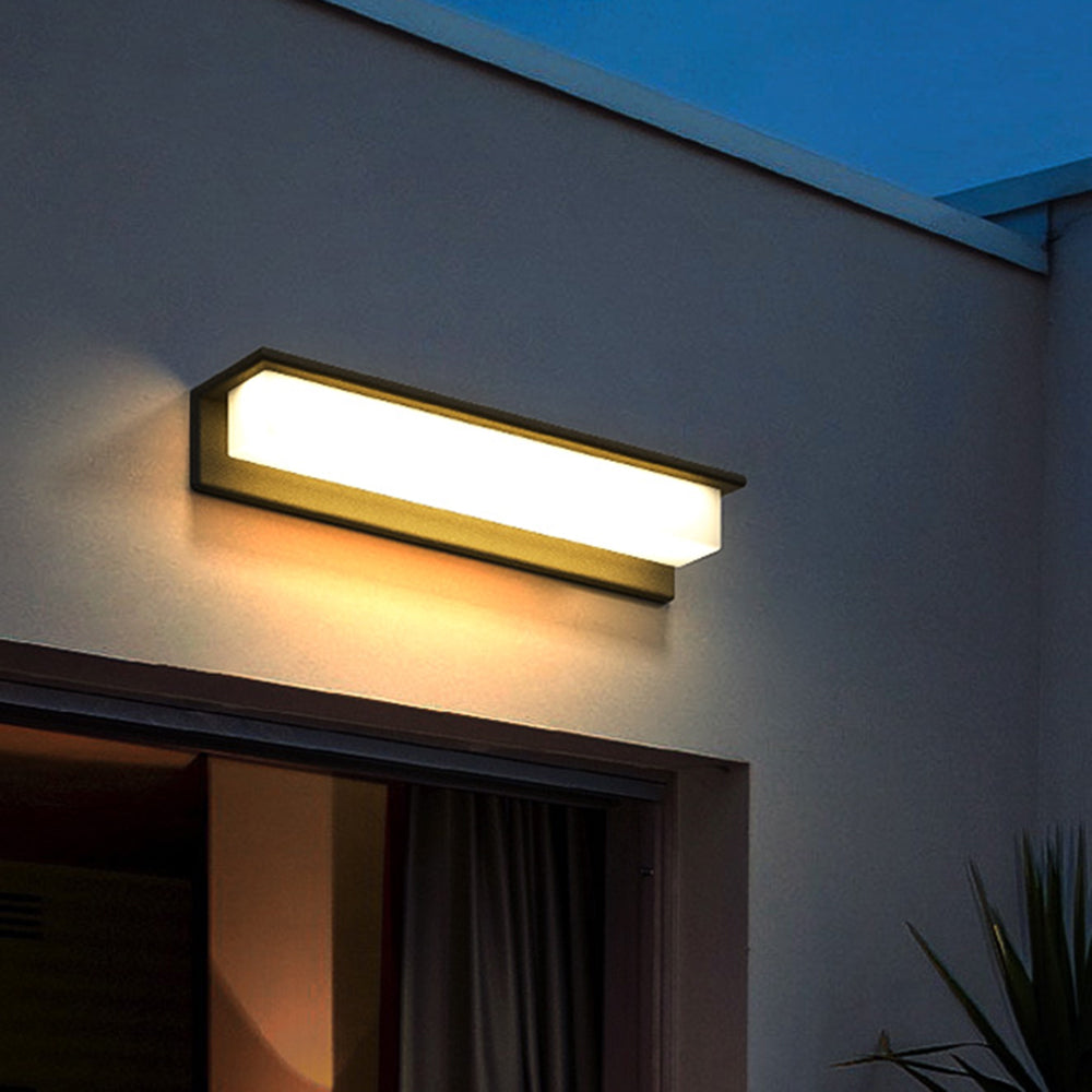 Paul® Solar Wall Light – Modern Design for Hallways and Gardens