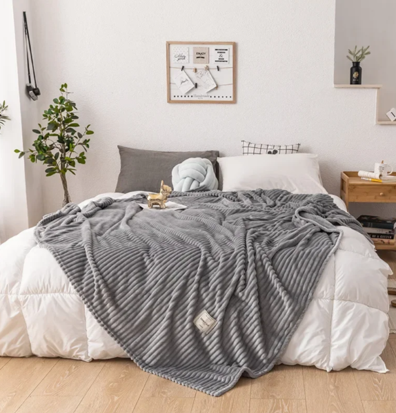 Solenza – Ultra-Soft Flannel Blanket for All-Season Comfort