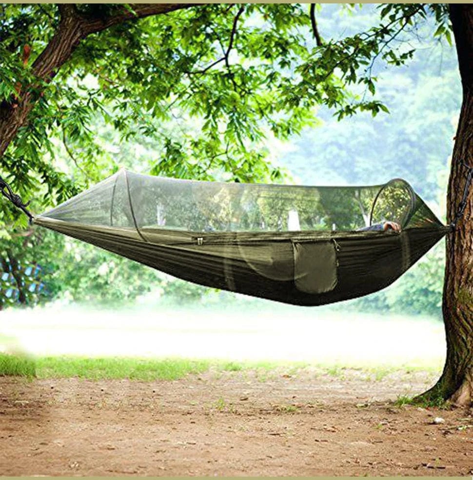 Explore the outdoors in comfort with this travel hammock with bug net. Designed for adventurers, this travel hammock with bug net is also ideal as a hammock for hiking and camping. Stay protected and sleep peacefully in this hammock for hiking and camping.