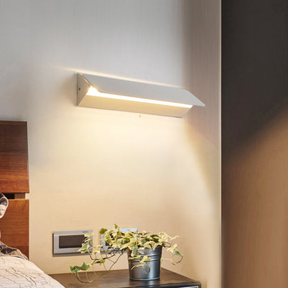 LumièreArt® LED Wall Light – Modern Design for Indoor and Covered Outdoor Spaces