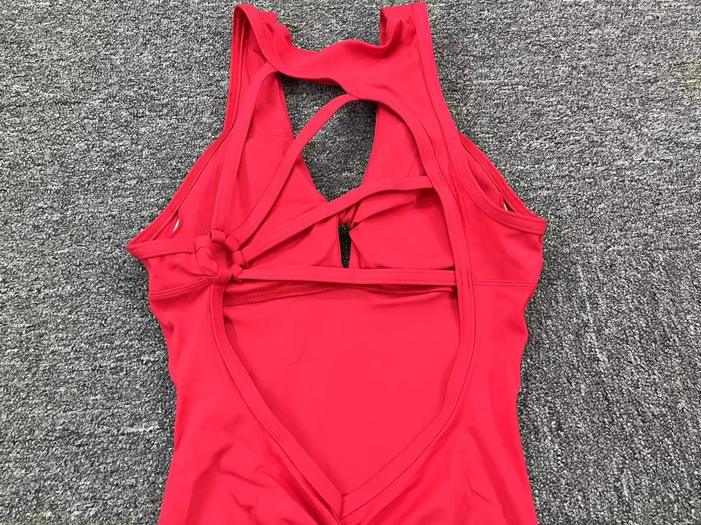 Sporty Sleeveless Women's Fitness Jumpsuit - V-Shaped Back Design Jumpsuit, Gym-Ready Overalls Set for Yoga, Running & Workout in Bold Colors