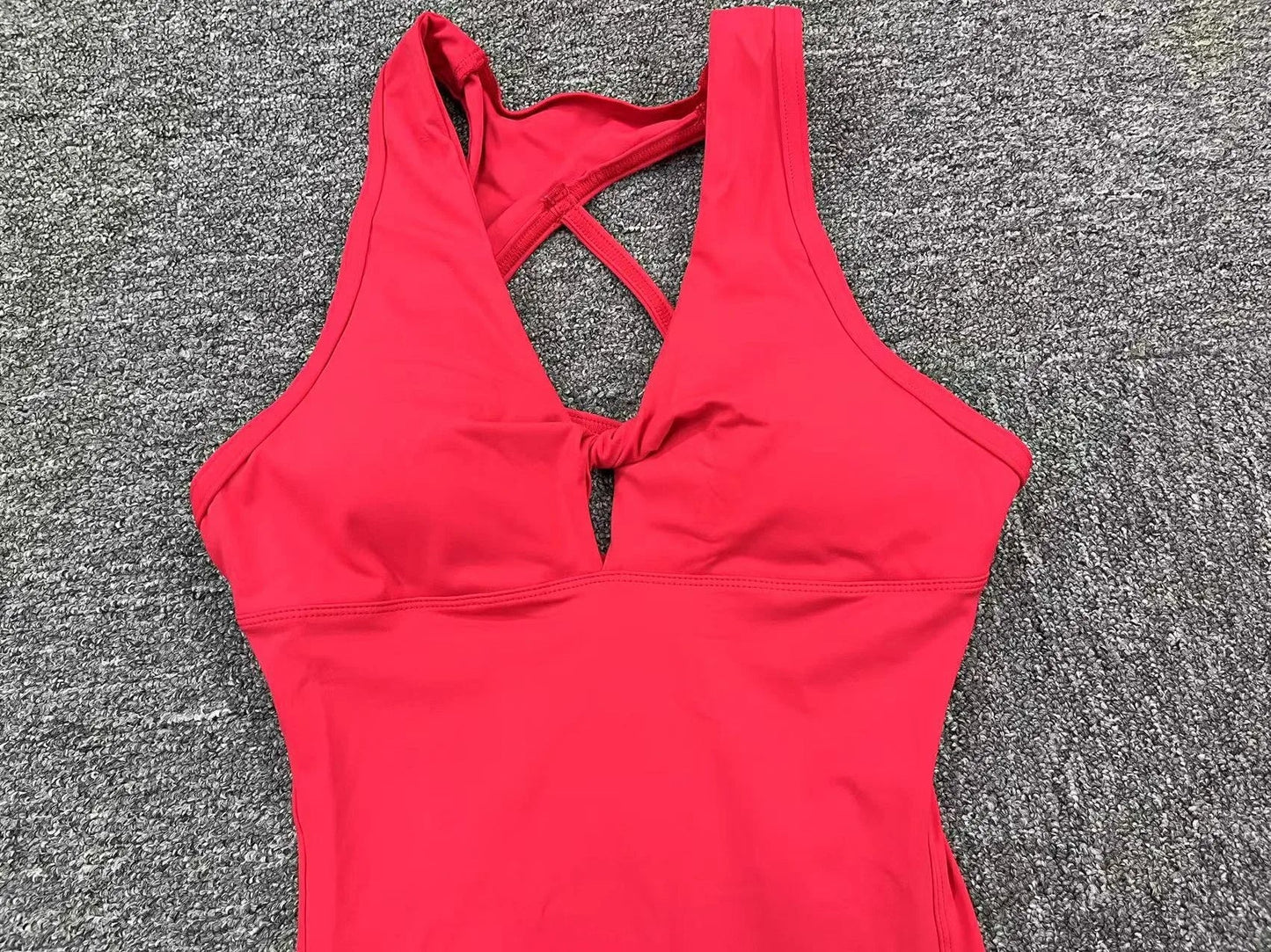 Sporty Sleeveless Women's Fitness Jumpsuit - V-Shaped Back Design Jumpsuit, Gym-Ready Overalls Set for Yoga, Running & Workout in Bold Colors